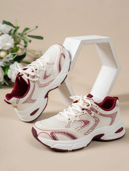 Erhöhte Sneaker mit Keilabsatz