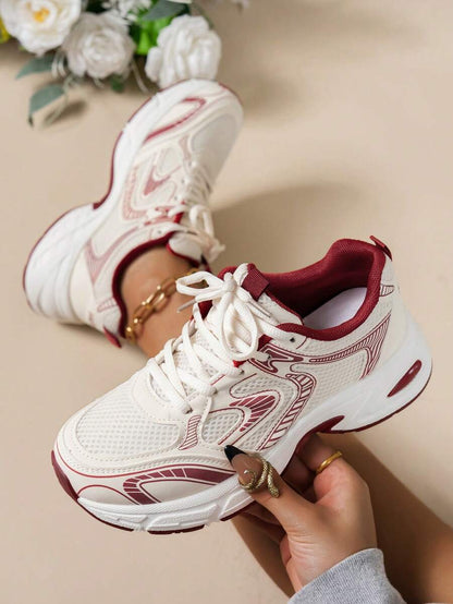Erhöhte Sneaker mit Keilabsatz