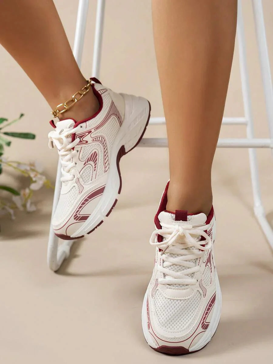 Erhöhte Sneaker mit Keilabsatz