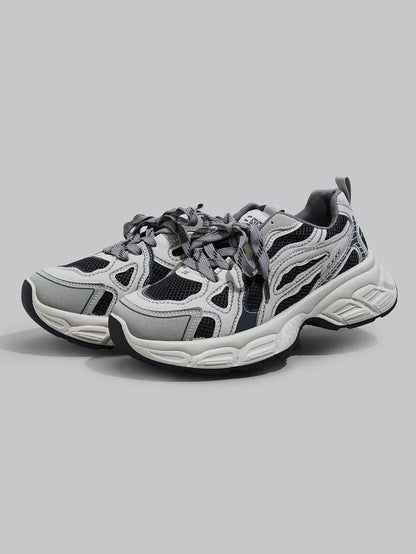 Erhöhte Sneaker mit Keilabsatz