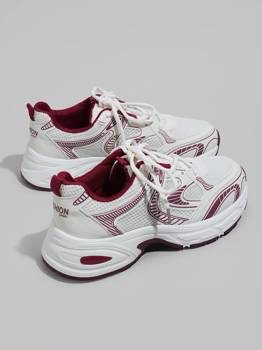 Erhöhte Sneaker mit Keilabsatz