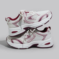 Erhöhte Sneaker mit Keilabsatz