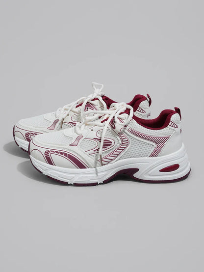 Erhöhte Sneaker mit Keilabsatz