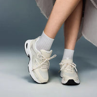 Erhöhte Sneaker mit Keilabsatz